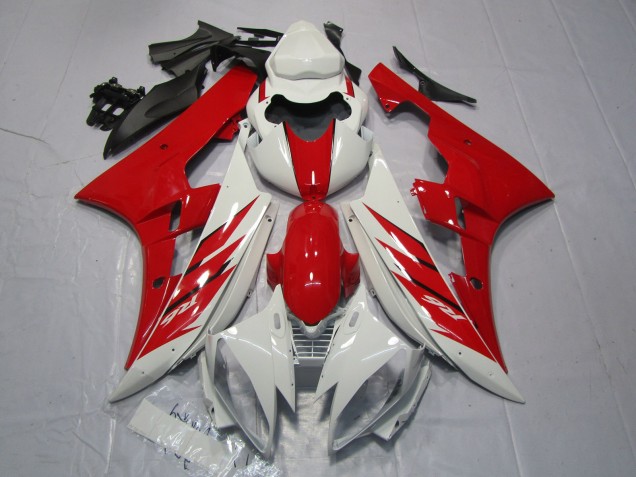 2006-2007 Red and White Style Yamaha R6 Motorcycle Fairing UK 2006-2007 Red and White Style Yamaha R6 Motorcycle Fairing UK